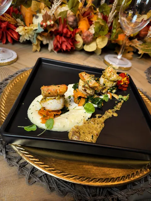 Plated seared scallops